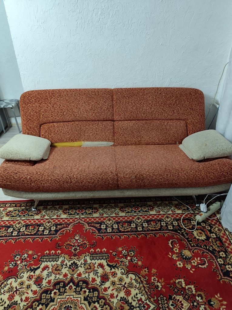 Продам диван и два кресла.