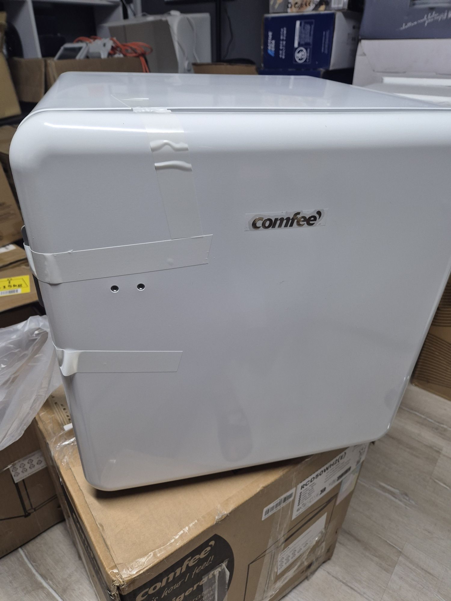 Ретро модел Мини хладилник Comfee 47L 50cm. Изключителното тих!