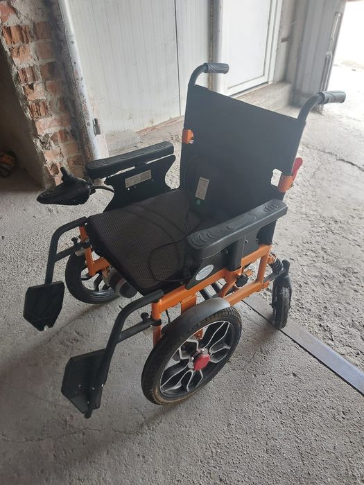 Carucior invalizi electric tracțiune față