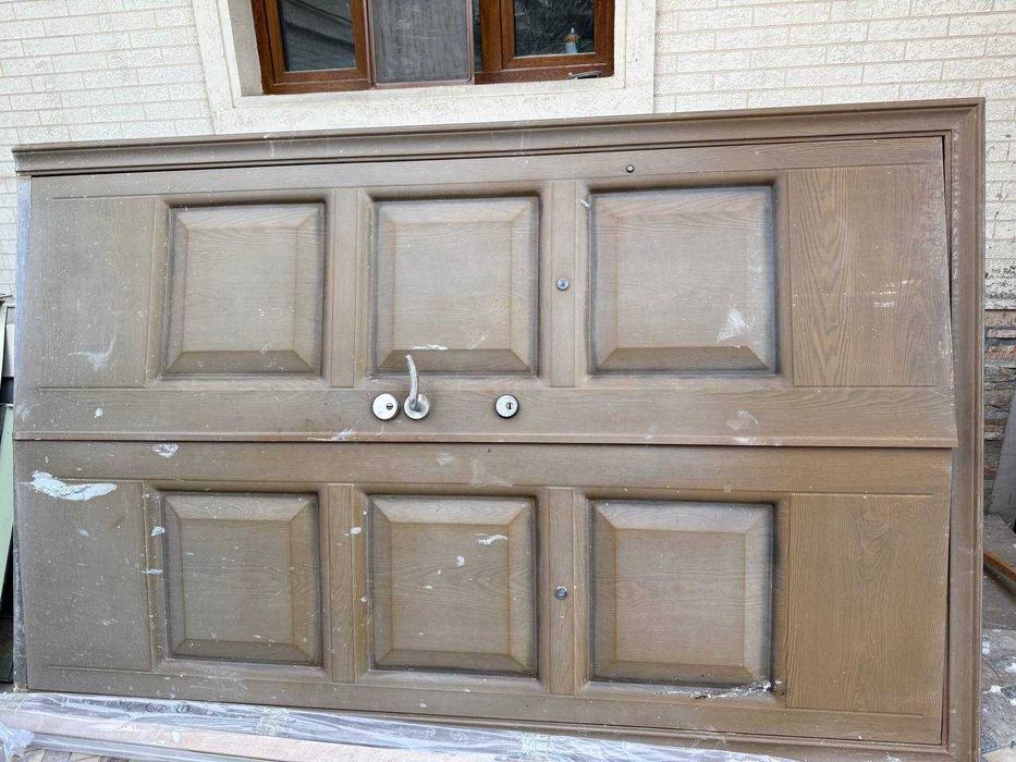 Дверь б/у  2.40-1.5 размер Китайский