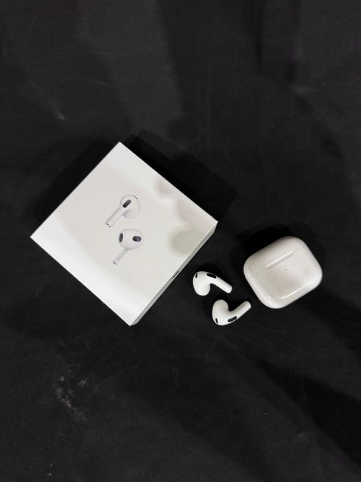 Apple AirPods 3 (2021) + MagSafe кейс — работещи, оригинални