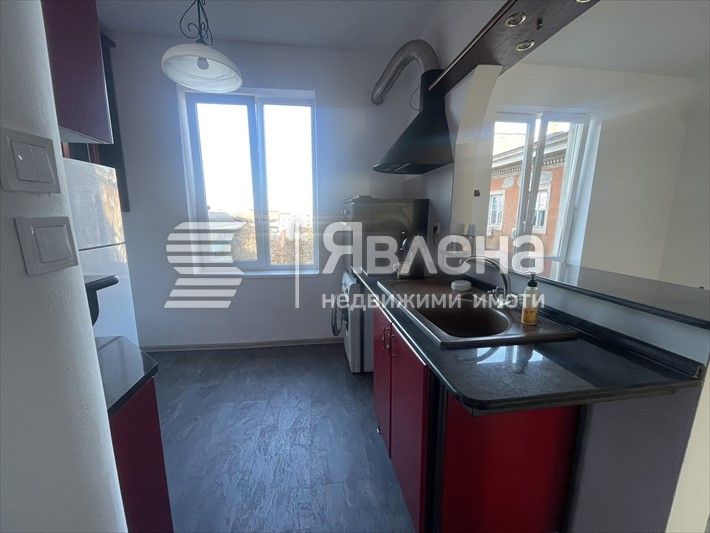 Дава се под наем Четиристаен апартамент в София, Център - 102 кв.м за 800 € - Снимка #1