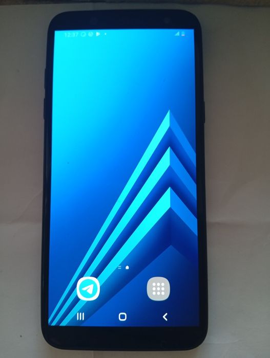 Телефон Самсунг а 6