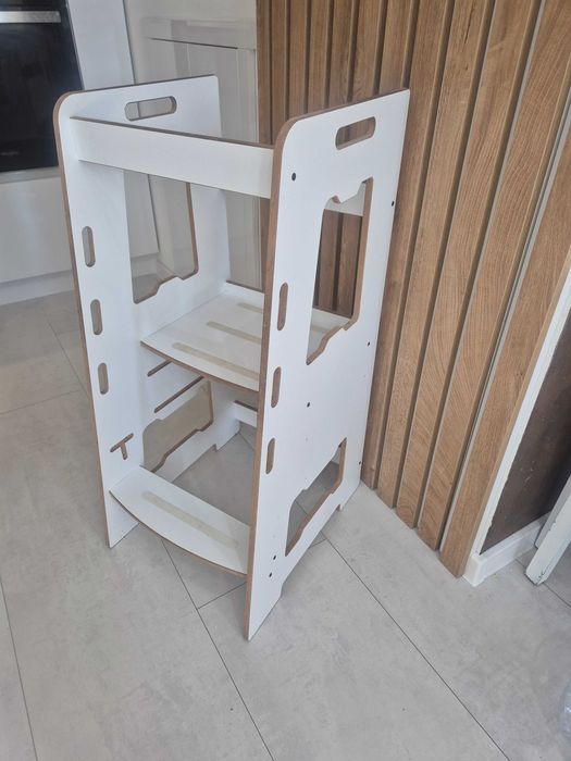 Монтесори кула бяла