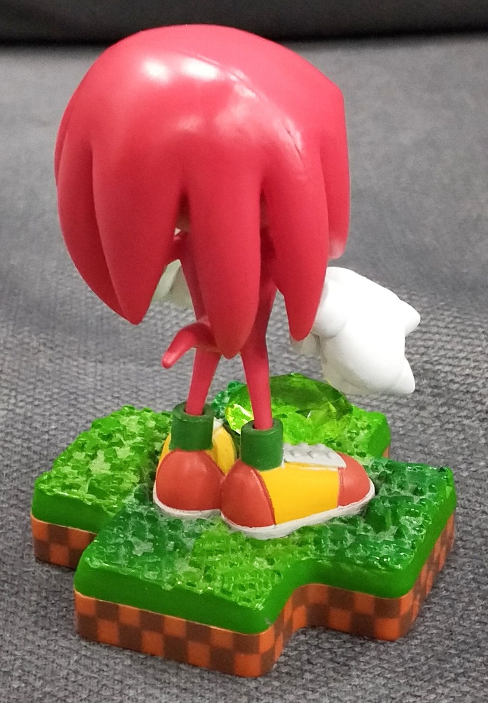 Продам фигурку Knuckles от производителя Totaku