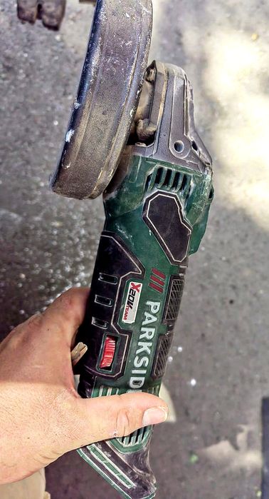 Vând polizor unghiular