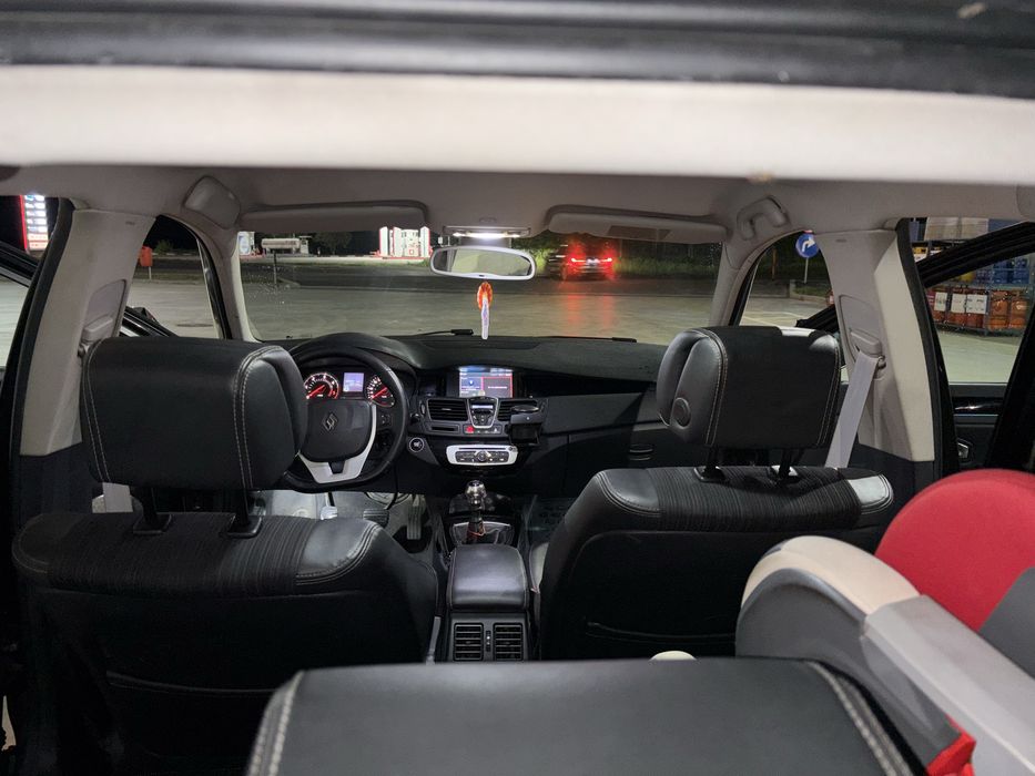 /// RENAULT LAGUNA 2.0 dci 130 CP ///