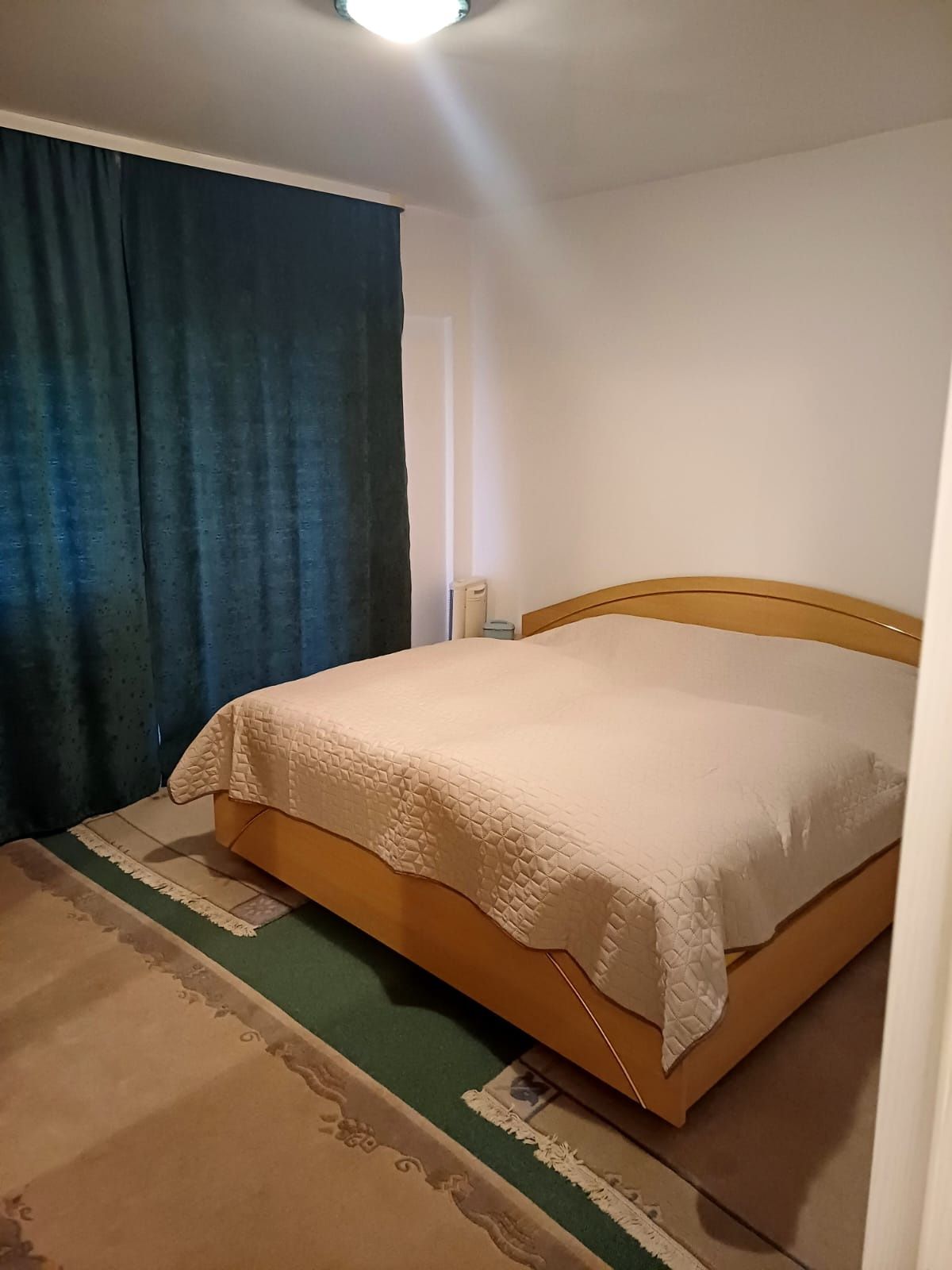 Vând apartament 4 camere Carpați 2