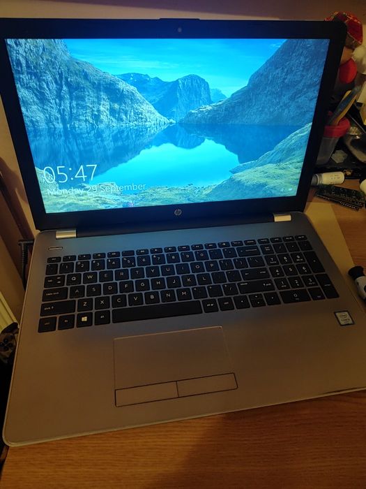Laptop HP i3, 500gb HDD, ram 4gb, win 10