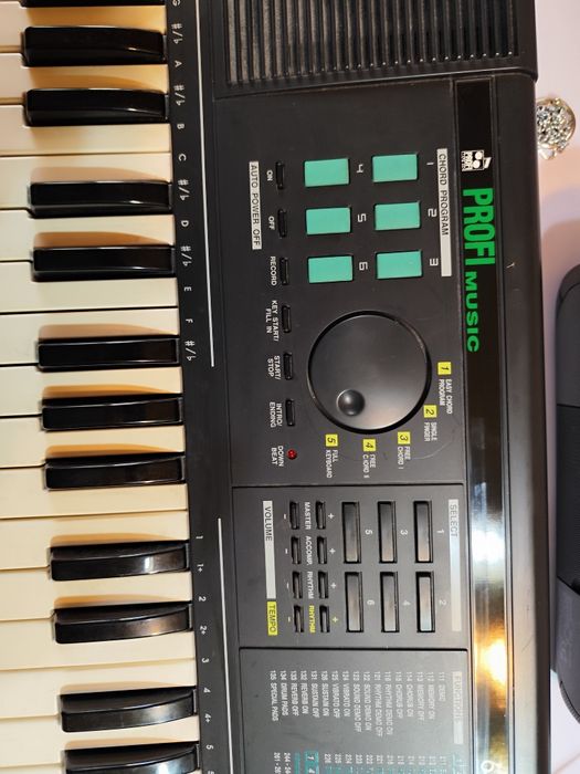 Vând orgă muzicală