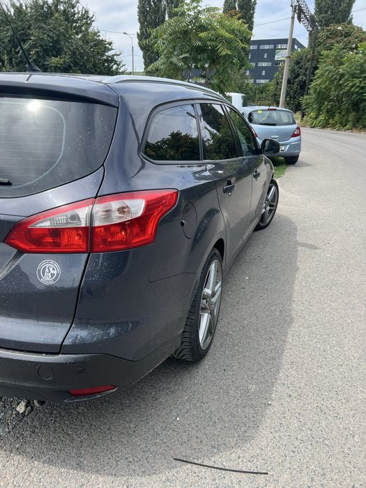 Vând Ford focus.