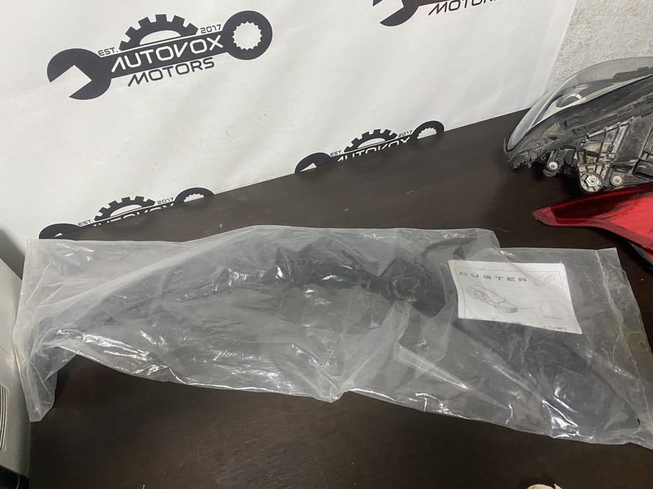 Ornamente aripa si bara dreapta fata protectie Dacia Duster 2010-2018