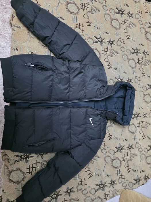 Продаю новую зимнию куртку Nike