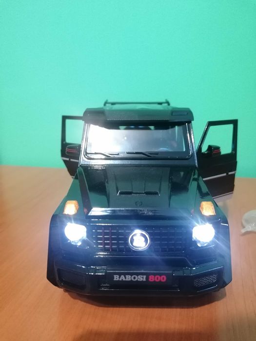 Метални колички с отварящи се врати, работещи фарове и звук от двигате