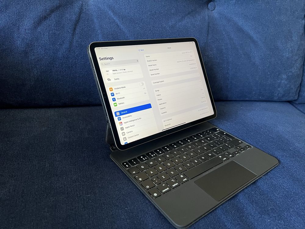 iPad Pro 11-inch M1 (3rd Generation) + Magic Keyboard