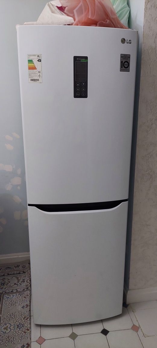 Продается холодильник LG