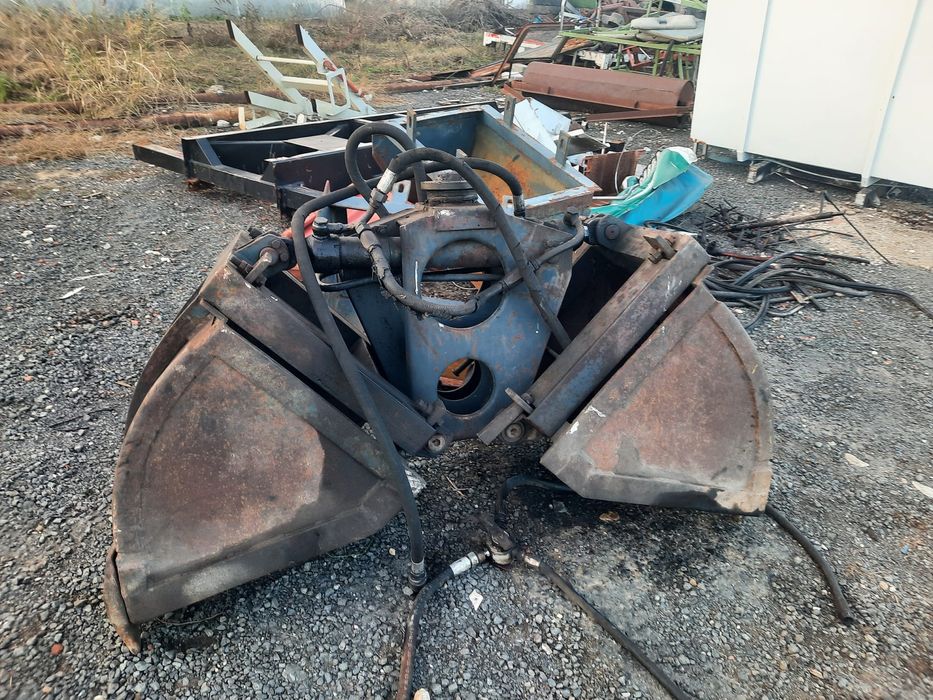 Cupe de gunoi și pietriș pentru Tih