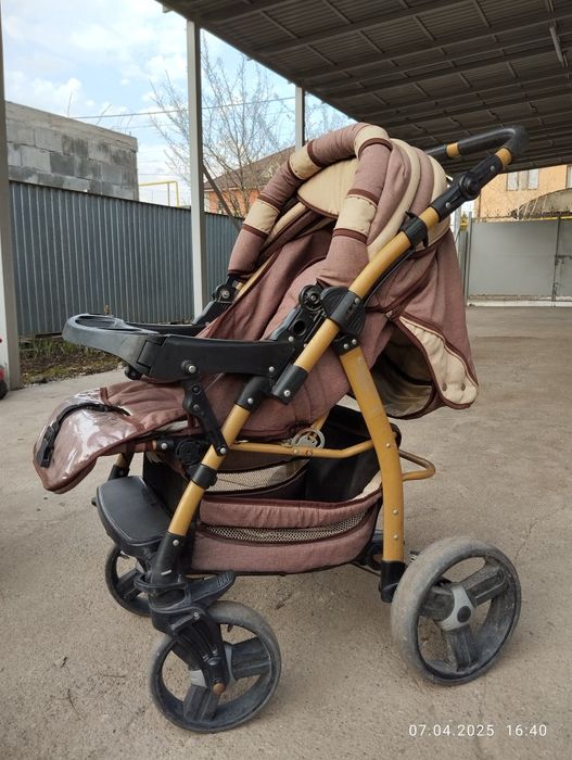 Продам детскую коляску лето-зима
