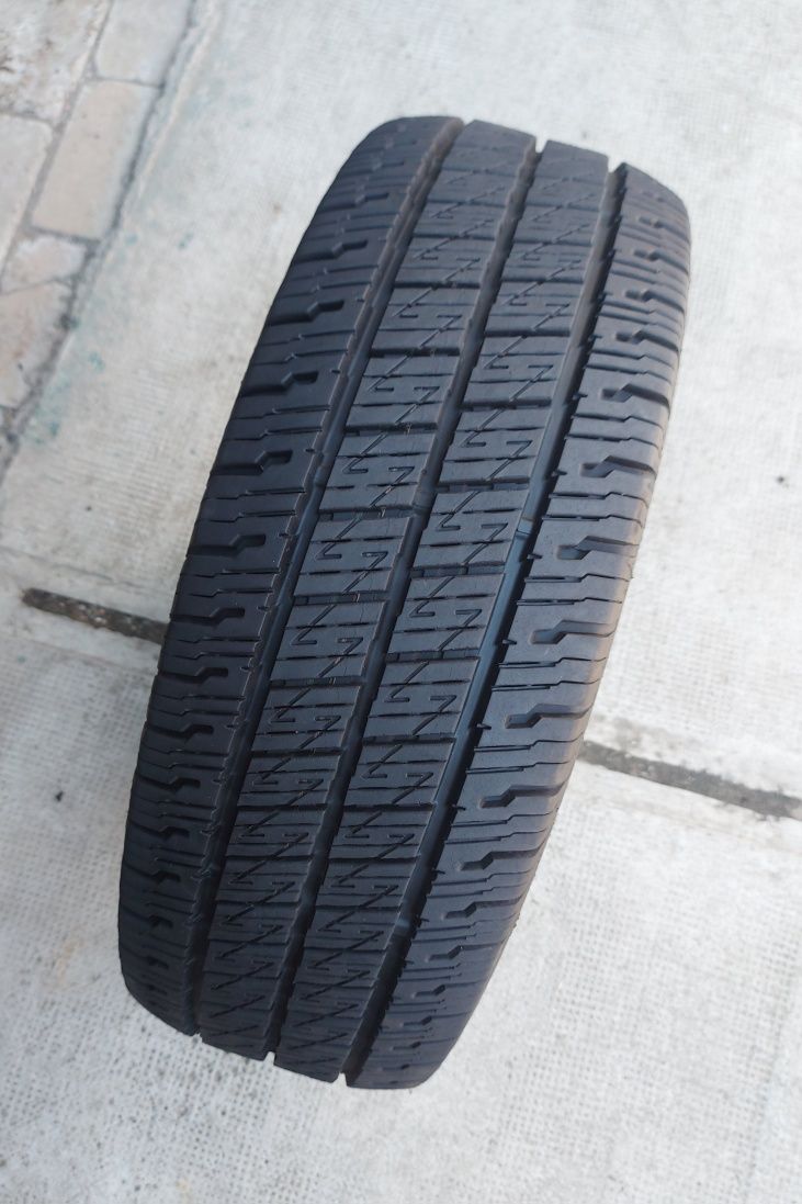 O bucată 225/70 R15C M+S iarnă - una Semperit Fulda Continent
