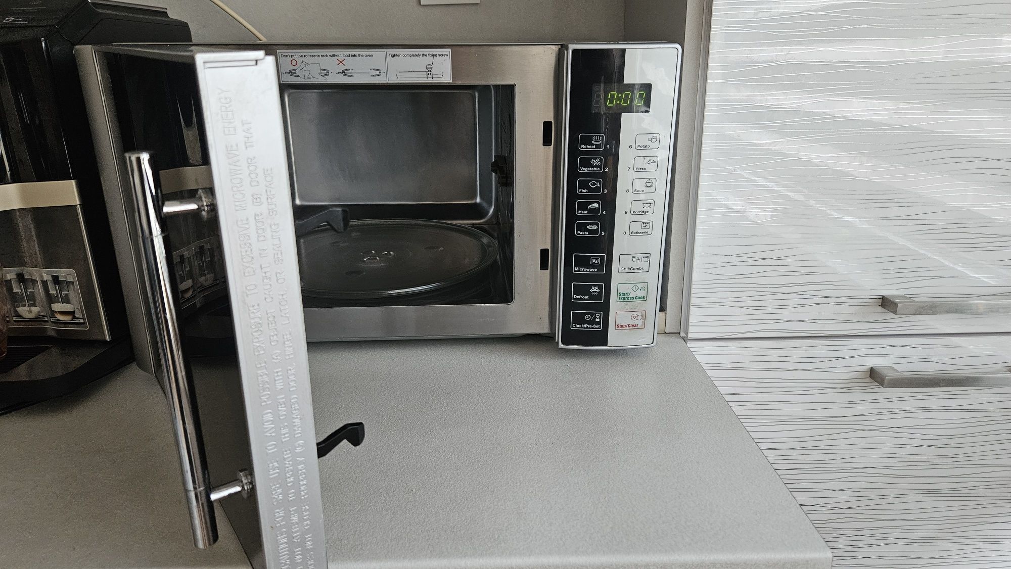 Микровълнова фурна Midea, 28 л, Мощност 1450w/ 1000W, Цифрова, Грил, I