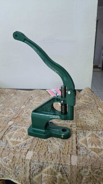 Продам Пресс для кнопок