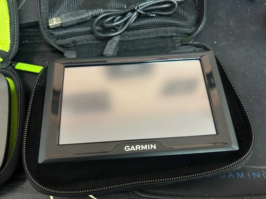 Sistem de navigație GPS TomTom si Garmin