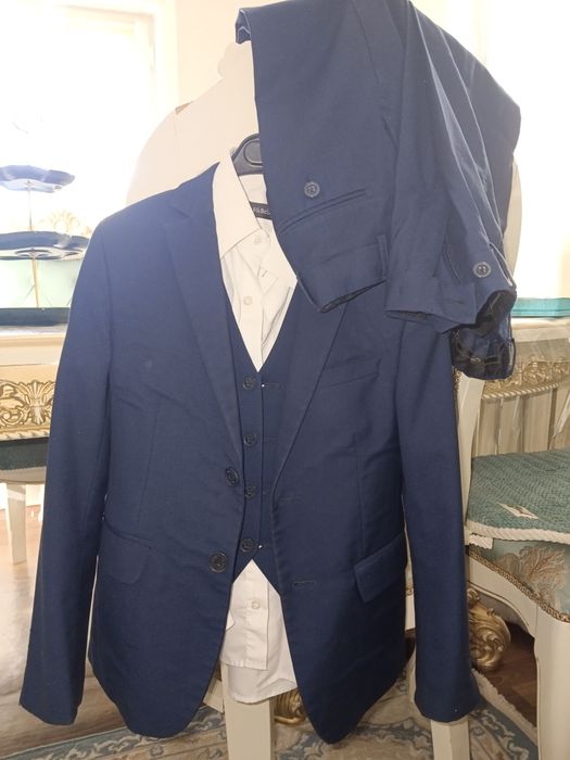 Продается школьный костюм детский