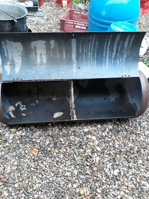 Troc pentru animale cu două compartimente lung.1,4×50 preț.320 lei.
