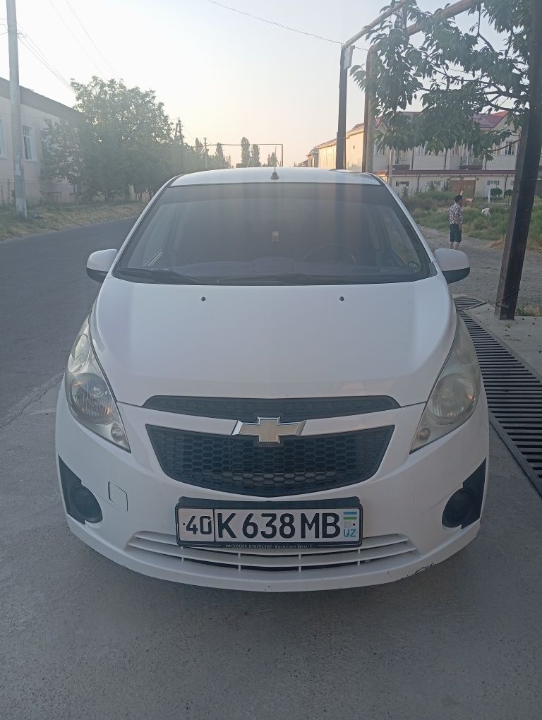 Spark oq prastoy 2013 yil yurgani 510 300 km halol kraskasi tozza.