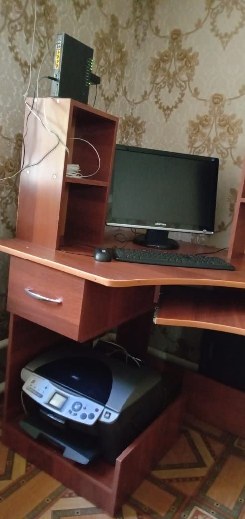 Компьютерный стол, компьютер, принтер Epson, процессор комплект