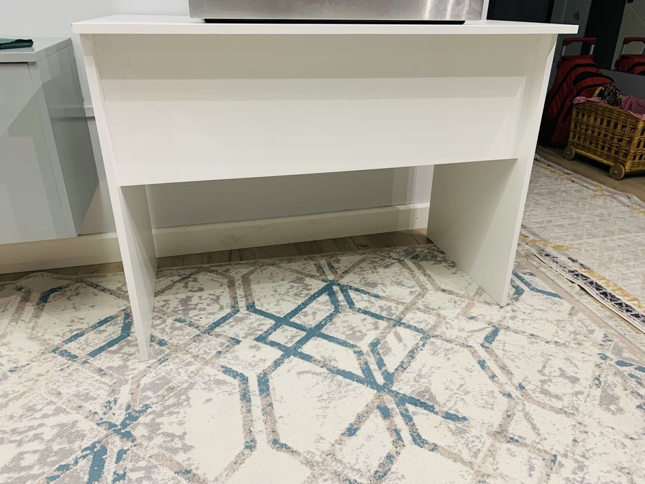 Продам стол в отличном состояние