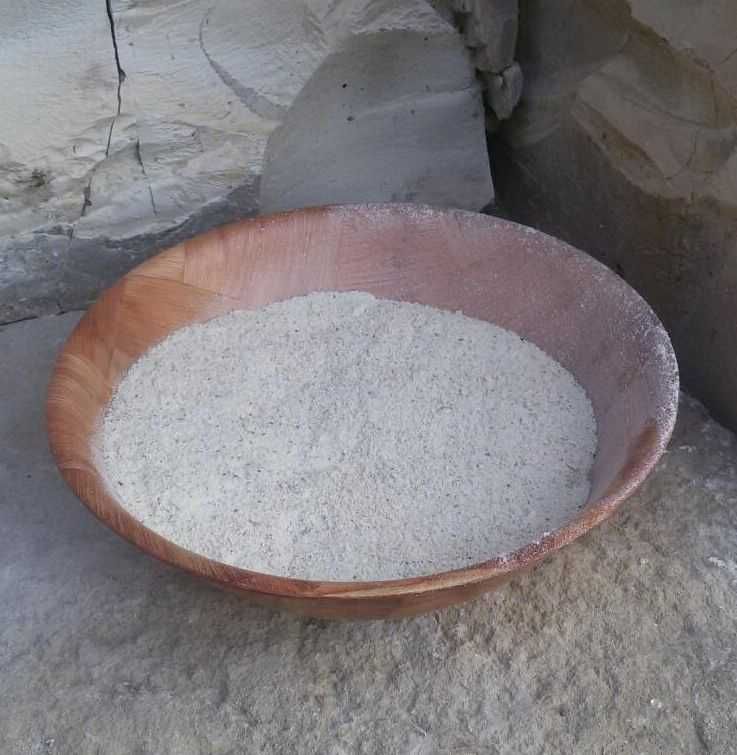 Пълнозърнесто брашно от ръж и твърда пшеница 3 лв кг.