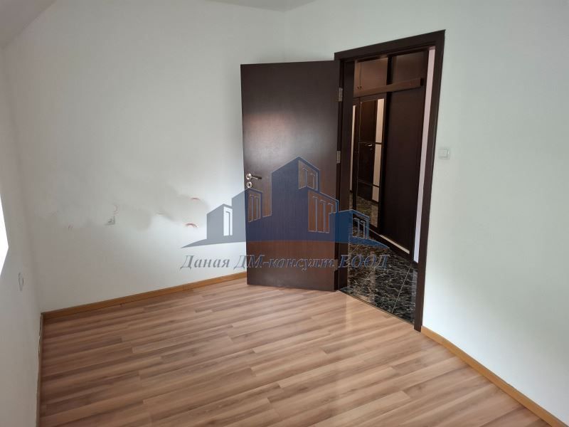 Продава се Тристаен апартамент в Шумен, Болницата - 73 кв.м за 1328 €/кв.м - Снимка #5