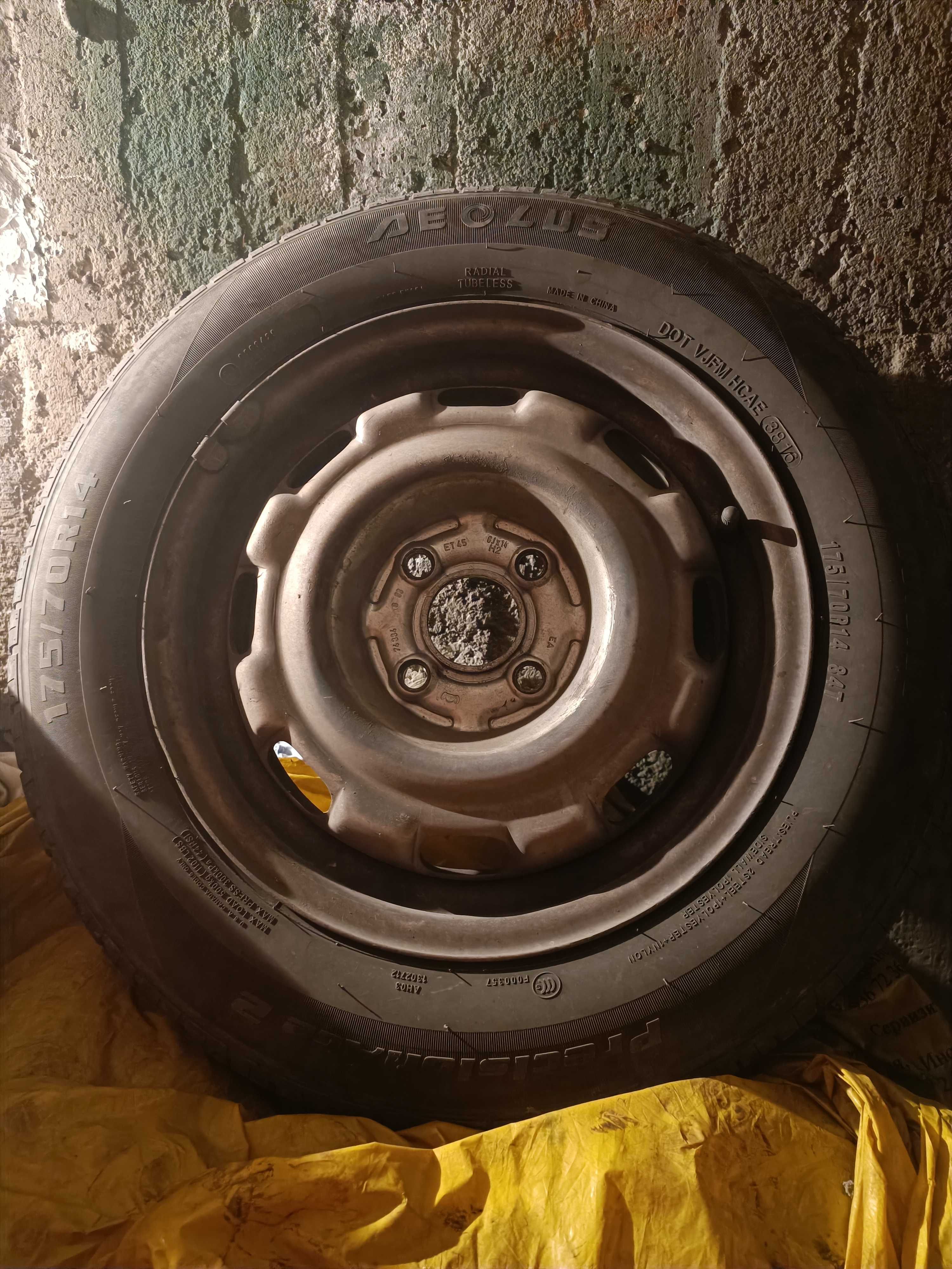 Джанти с летни гуми 175/70 R14