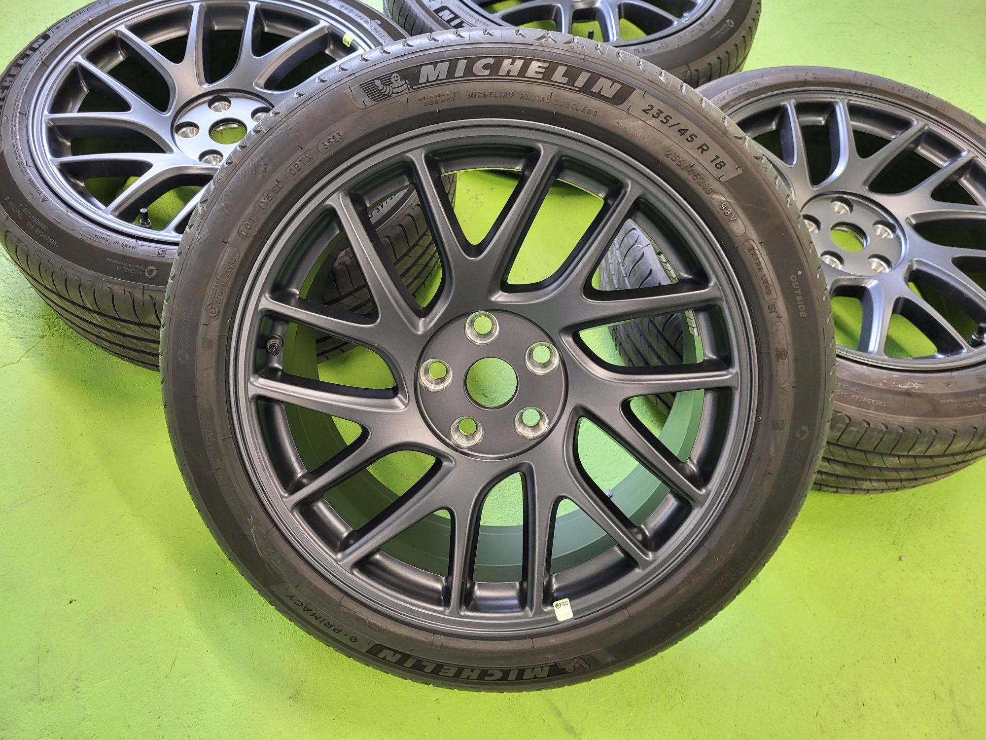 18 5x114.3 Tesla Model 3 235/45/18 Michelin летни гуми 5х114.3 тесла