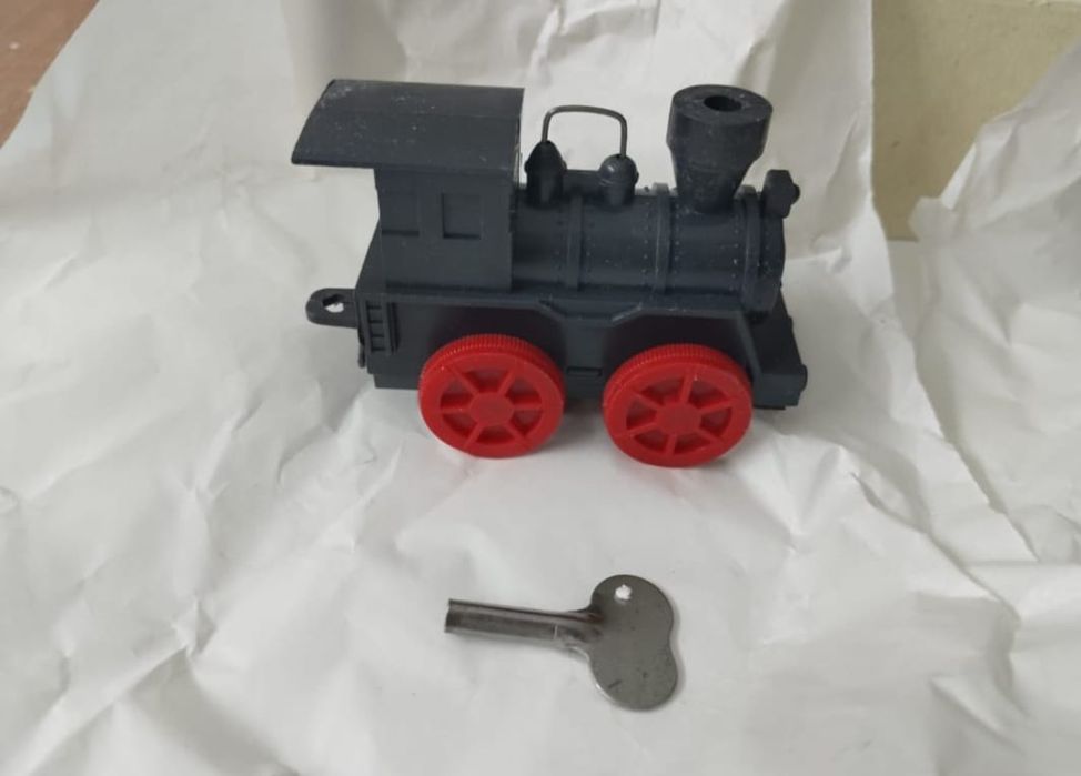 Игрушка СССР новая заводная имеется ключик паровозик поезд с прицепо