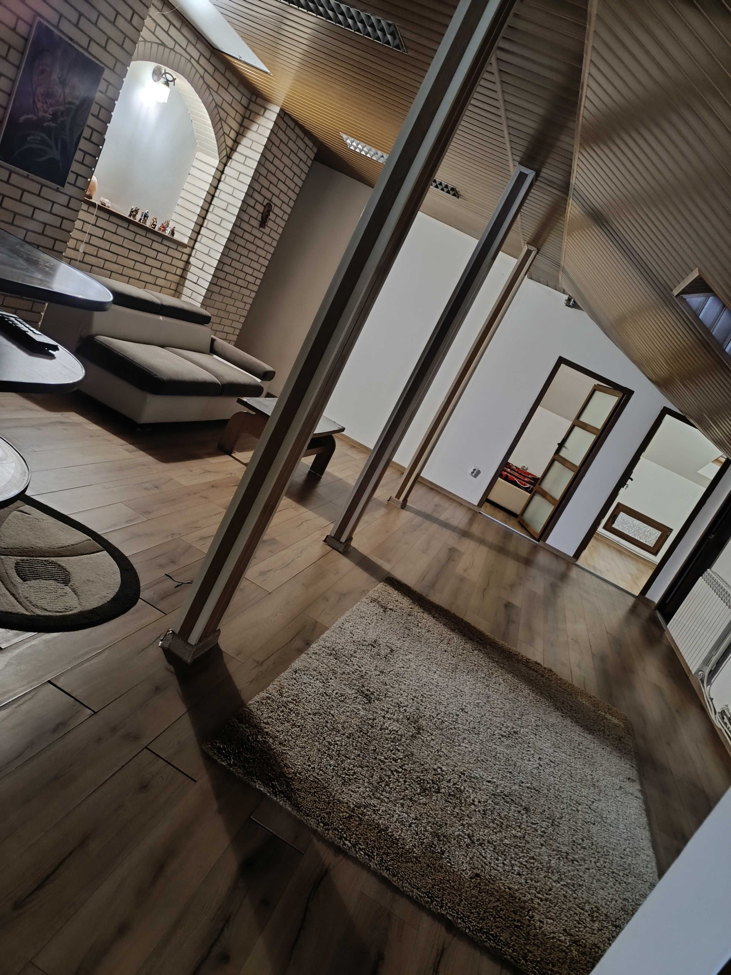 Apartament de inchiriat la casa