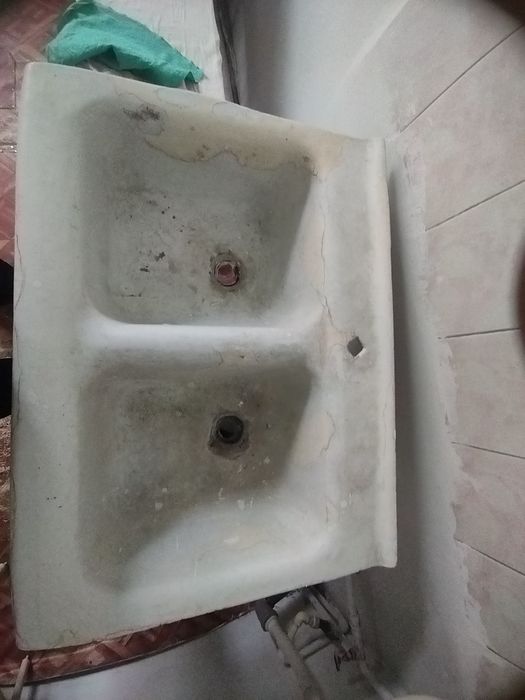 Двух гнездовая раковина советского производства чугунная литая с подст