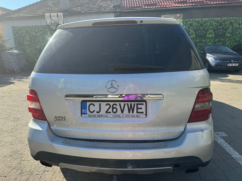 Vând Mercedes ML 320