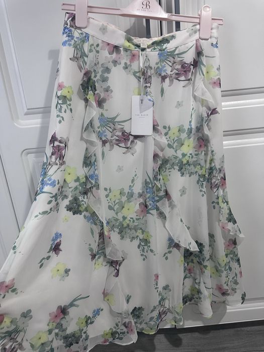 Fusta Ted Baker cu eticheta