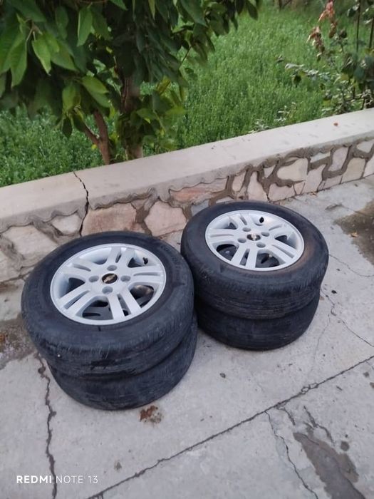 Продам  диски  с резиной.