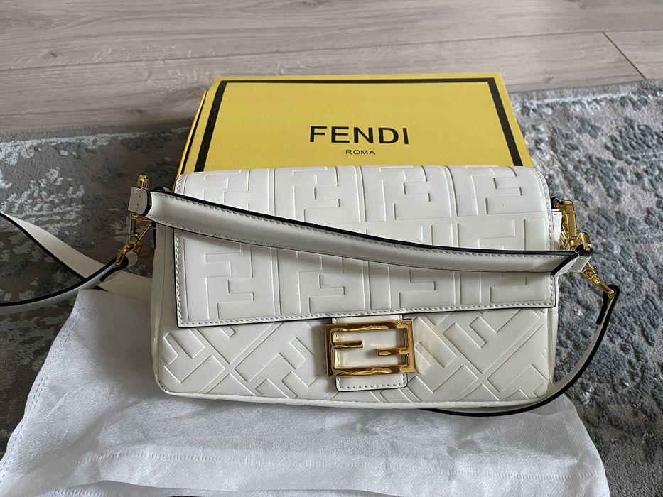 Сумка белая Fendi