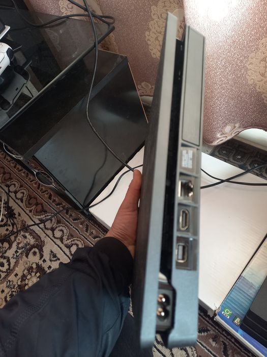 PS4 slim tiniq ideal holati proshivka bo"gan plombasi bor o'yinlar bor