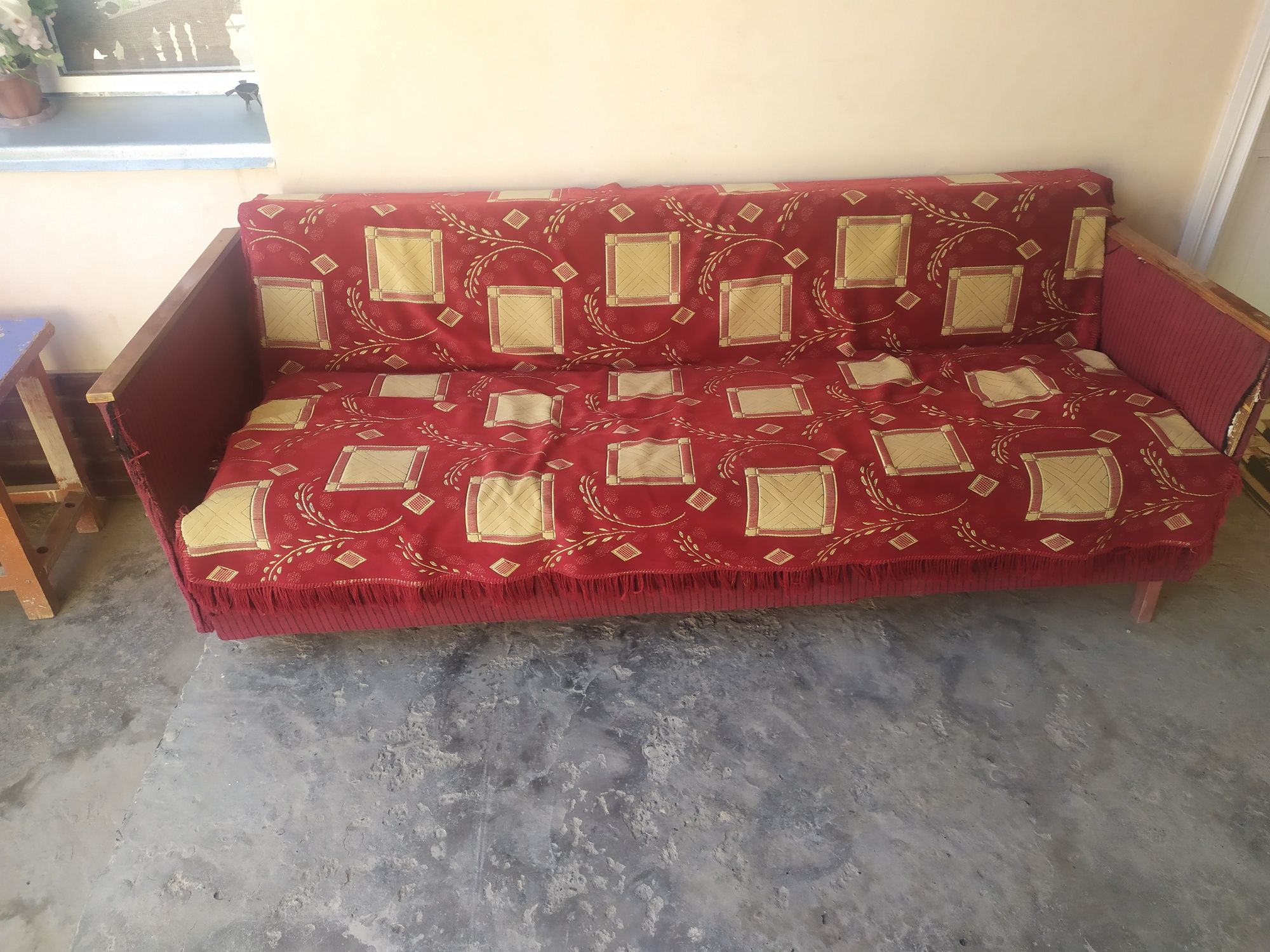 Divan sotiladiy kiray bulsa autila