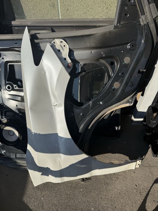 Продам переднее крыло на Toyota Camry V70