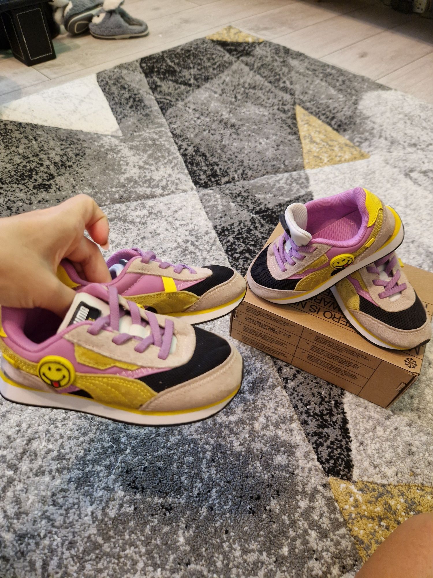 Vând pantofi sport Puma Nr. 26 fete