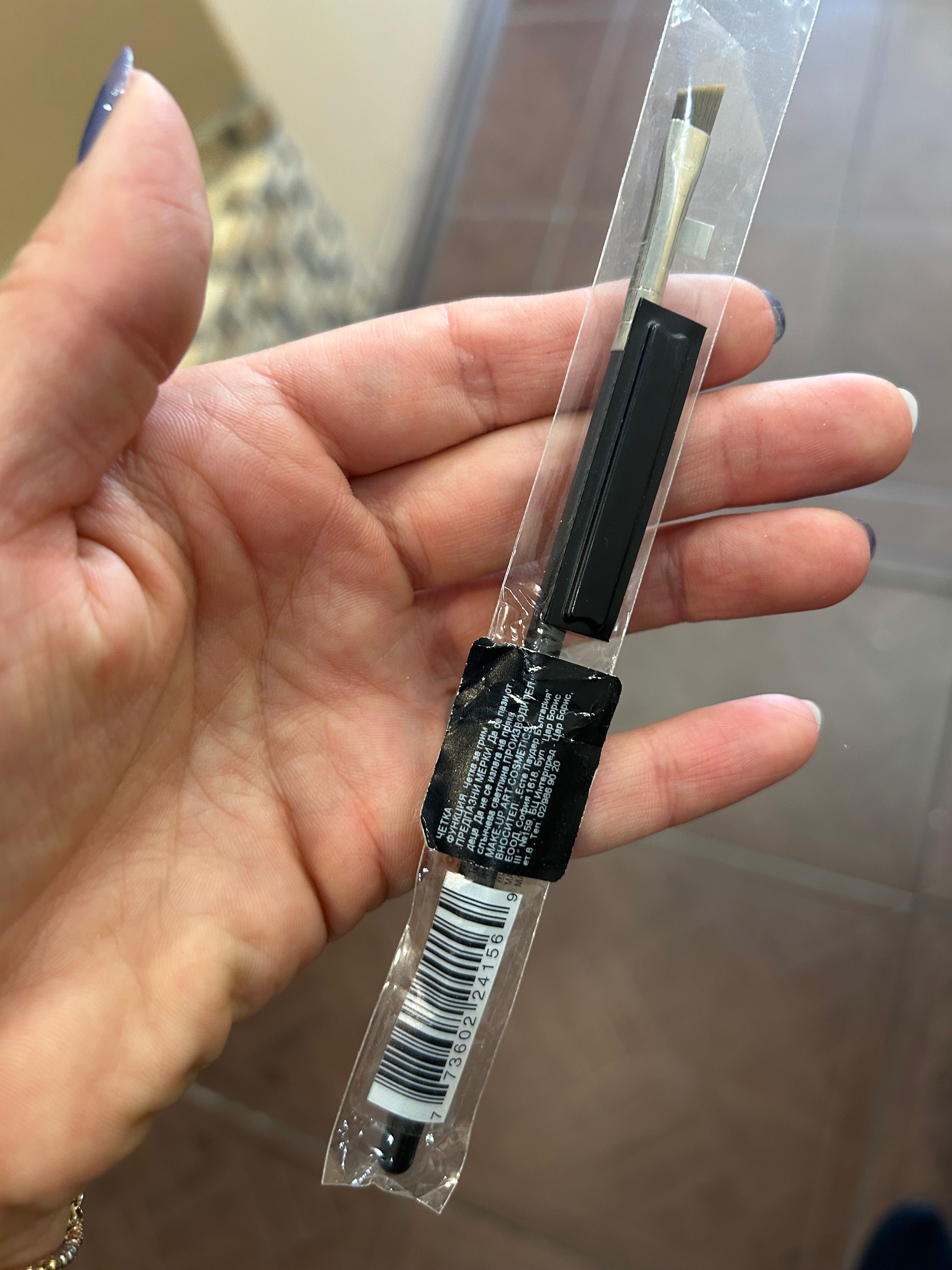 Нова Скосена четка за очна линия MAC