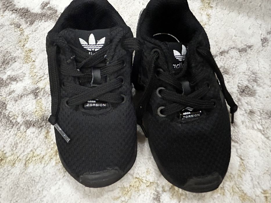 Vând adidasii marimea 21-22-23