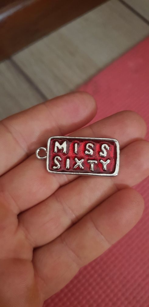 Медальон miss sixty