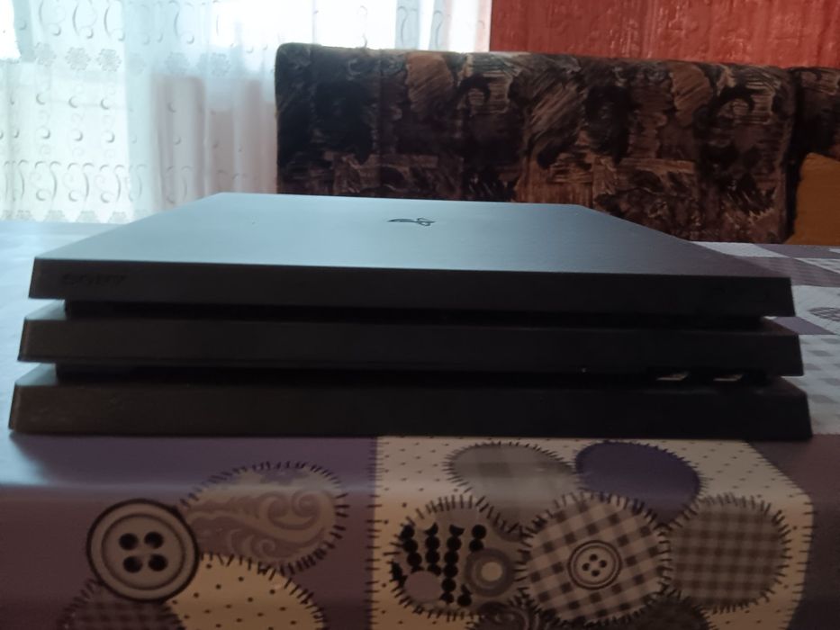PS4 Pro 1TB+2 контролера